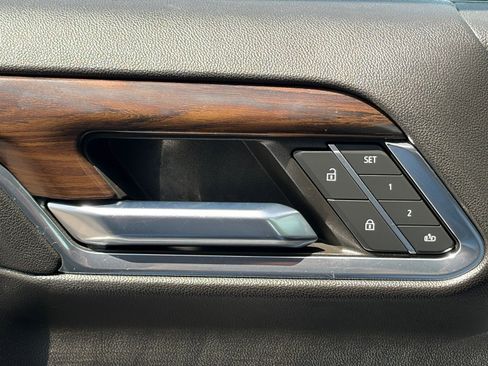 Used 2024 GMC Sierra 1500 SLT AWD/4WD image 18