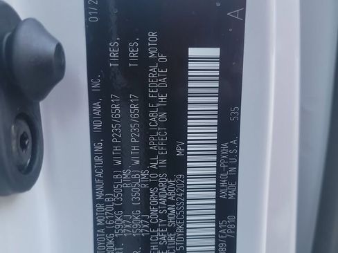 Used 2025 Toyota Sienna XLE image 40