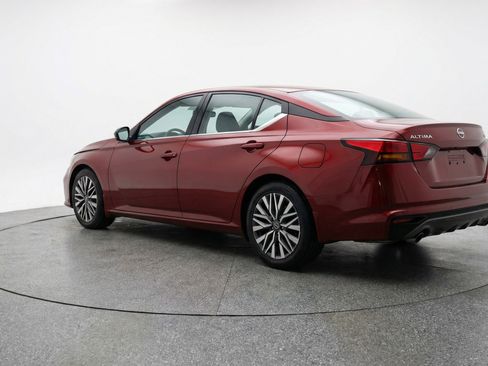 Used 2025 Nissan Altima 2.5 SV image 6
