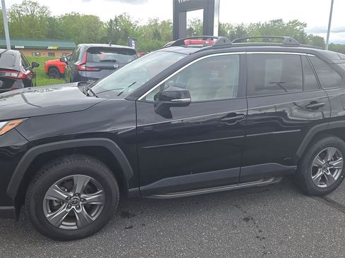 Used 2022 Toyota RAV4 XLE w/ Convenience Package image 2