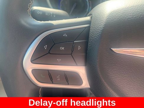 Used 2024 Chrysler Pacifica Touring-L FWD image 17