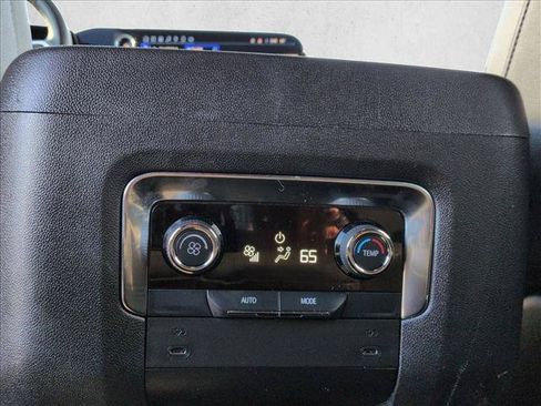 Used 2025 Chevrolet Suburban Z71 AWD/4WD image 16