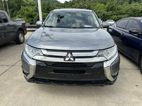Used 2018 Mitsubishi Outlander SE AWD/4WD image 6