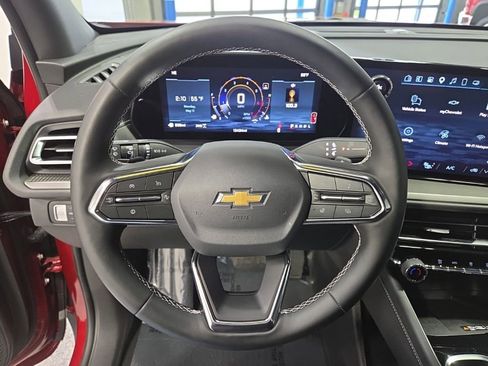 Used 2025 Chevrolet Traverse LT w/ Driver Confidence Package AWD/4WD image 12