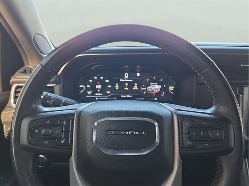Used 2023 GMC Yukon XL Denali image 17