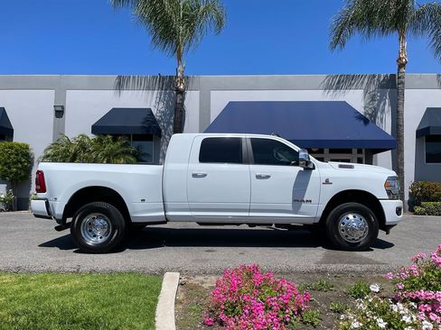 Used 2024 RAM 3500 Laramie AWD/4WD image 4