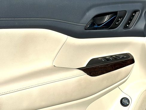 Used 2023 GMC Acadia Denali w/ Denali Ultimate Package image 16