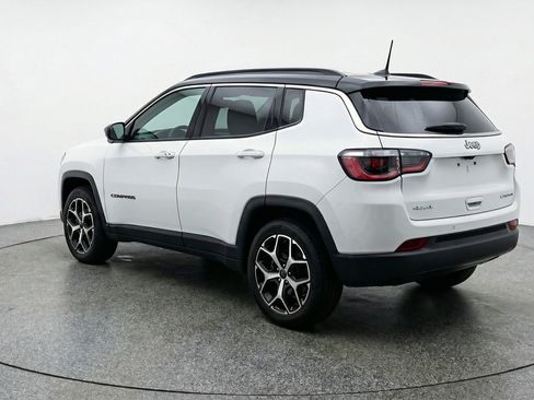 Used 2025 Jeep Compass Limited image 6