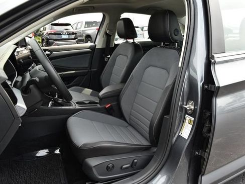 Certified 2026 Volkswagen Jetta SE w/ Black Wheel Package FWD image 20