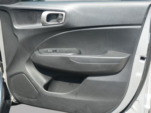 Used 2025 Hyundai Venue SEL FWD image 22