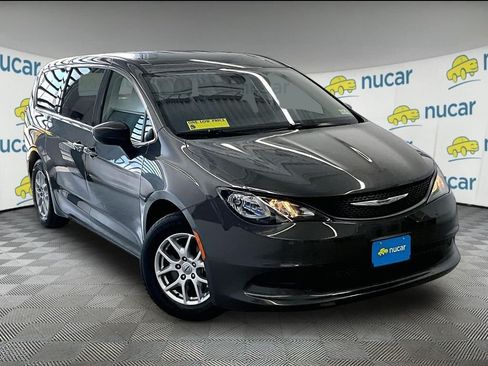 Used 2023 Chrysler Voyager LX FWD image 1