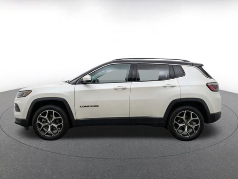 Used 2025 Jeep Compass Limited AWD/4WD image 4