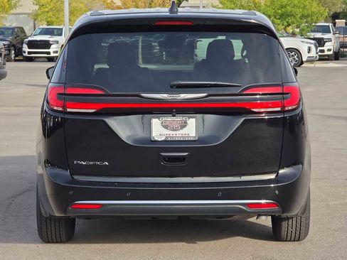 New 2026 Chrysler Pacifica Select FWD image 9