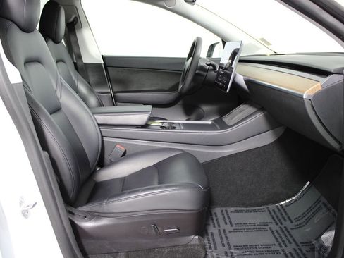 Used 2022 Tesla Model Y Performance image 19