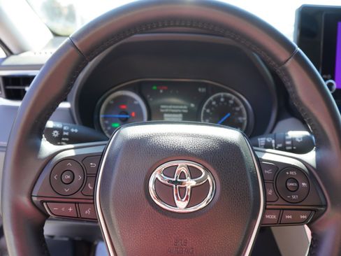 Used 2024 Toyota Venza LE AWD/4WD image 21