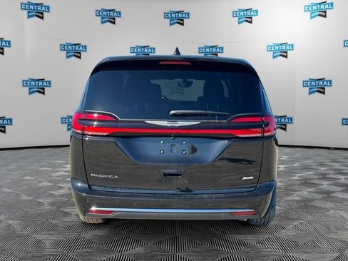 New 2026 Chrysler Pacifica Select AWD/4WD image 4