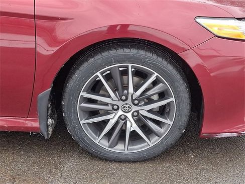 Used 2021 Toyota Camry XLE image 8