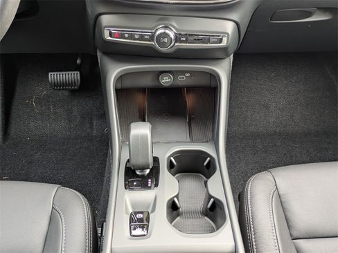 New 2025 Volvo XC40 B5 Core w/ Protection Package Premier image 20