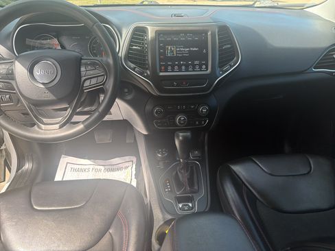 Used 2020 Jeep Cherokee Trailhawk AWD/4WD image 12