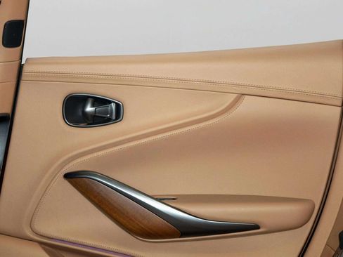 Used 2022 Aston Martin DBX AWD/4WD image 54