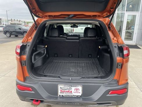Used 2015 Jeep Cherokee Trailhawk AWD/4WD image 33