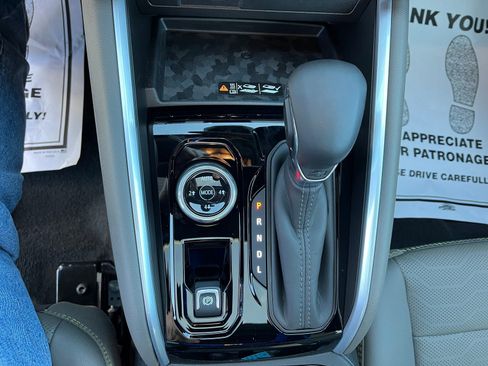 Used 2025 Chevrolet Colorado ZR2 w/ Midnight Edition image 11