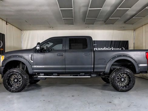 Used 2017 Ford F250 XLT w/ XLT Value Package image 11