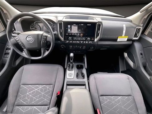 New 2026 Nissan Frontier 4x4 Crew Cab image 5