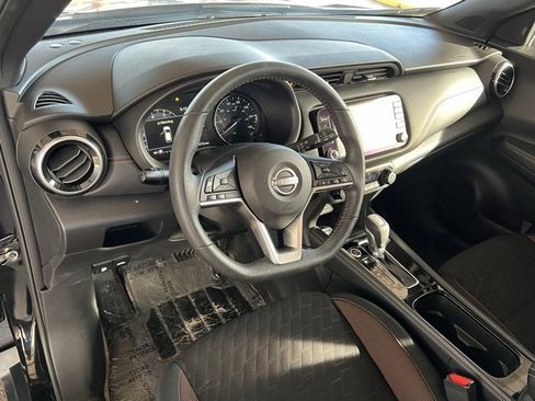 Used 2023 Nissan Kicks SR image 11
