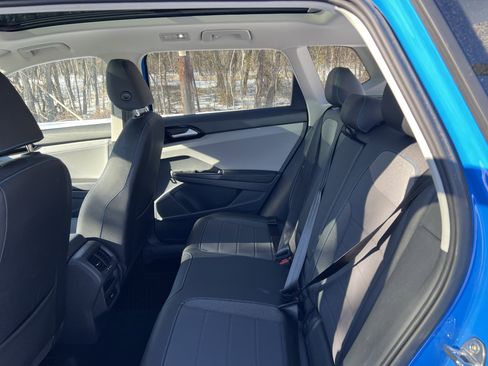 Certified 2024 Volkswagen Taos SE image 30