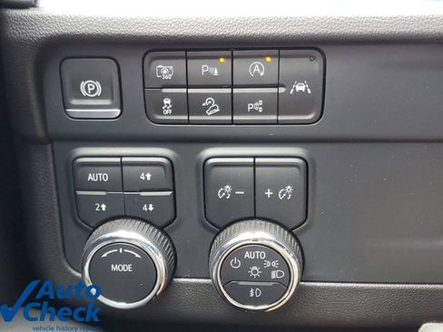 Used 2025 Chevrolet Tahoe Z71 AWD/4WD image 28