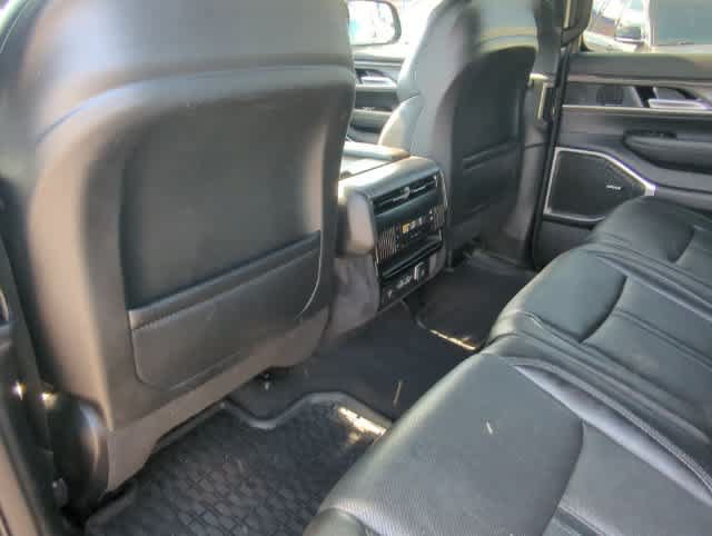 Certified 2024 Jeep Wagoneer L Series II w/ Flexible Seating Group AWD/4WD image 18