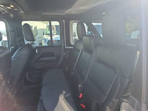 Used 2020 Jeep Wrangler Unlimited Sahara image 24