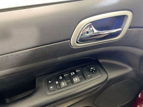 Used 2018 Jeep Grand Cherokee Laredo RWD image 26