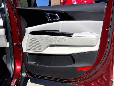 Used 2022 Kia Carnival SX Prestige image 23