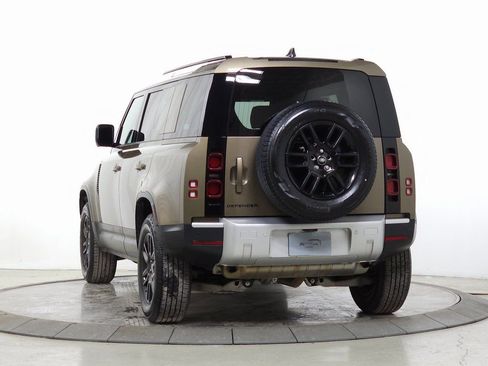 Used 2025 Land Rover Defender 110 S image 3