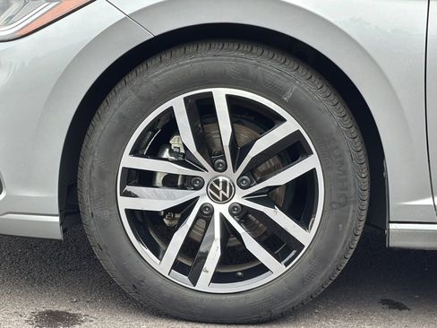 Used 2025 Volkswagen Jetta SE FWD image 25