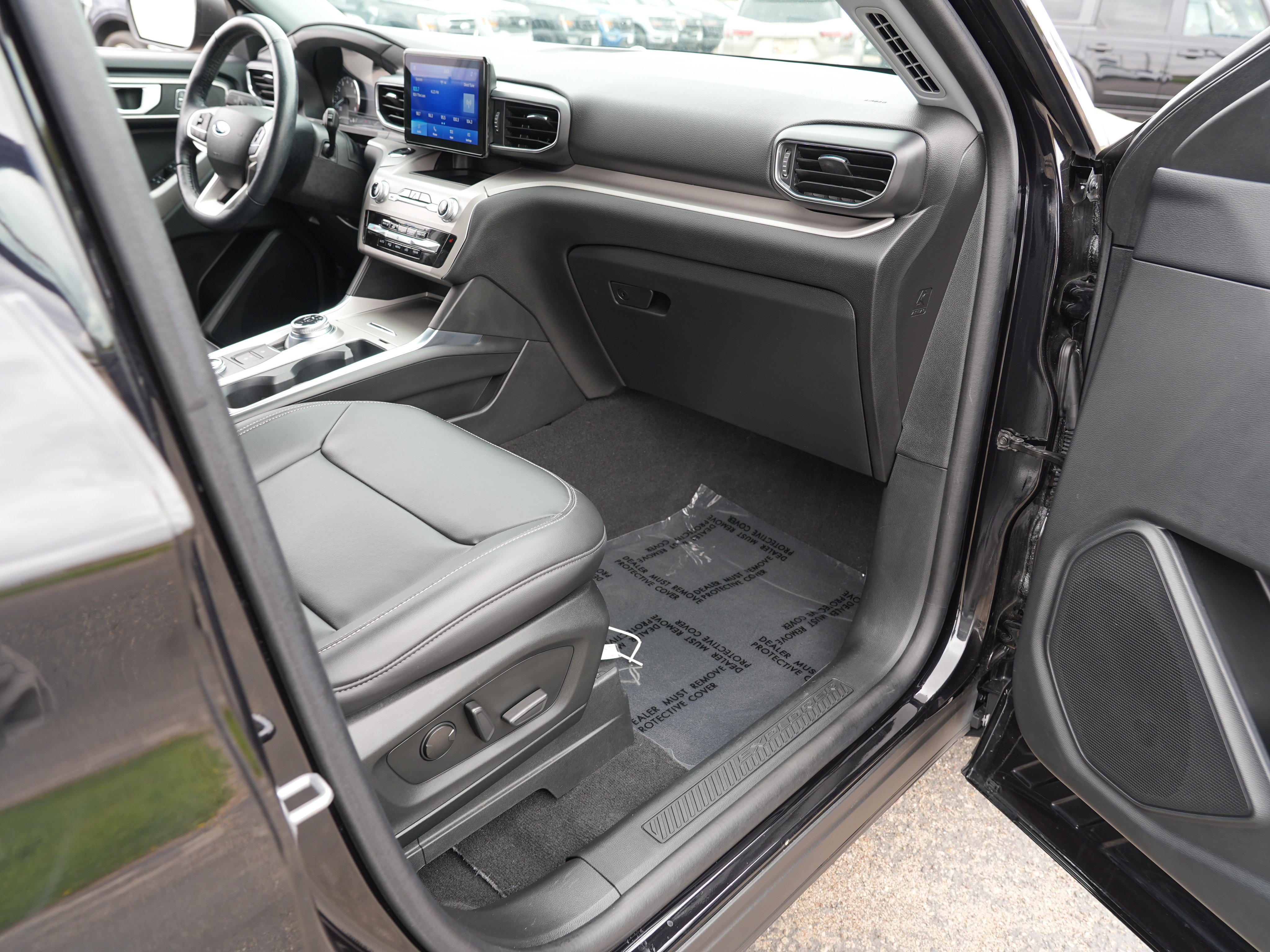 Used 2023 Ford Explorer XLT w/ Equipment Group 202A AWD/4WD image 33