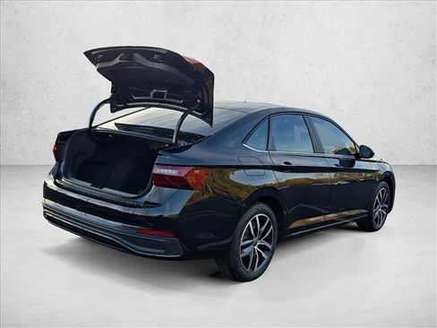 Used 2026 Volkswagen Jetta SE FWD image 2