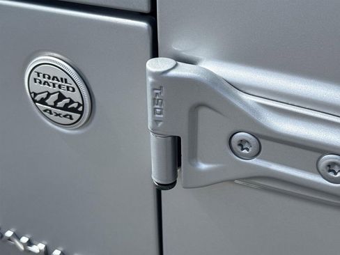 Used 2024 Jeep Wrangler Sahara image 29