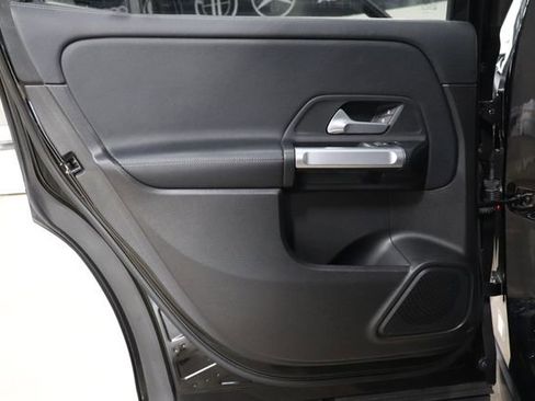 Used 2020 Mercedes-Benz GLB 250 image 13
