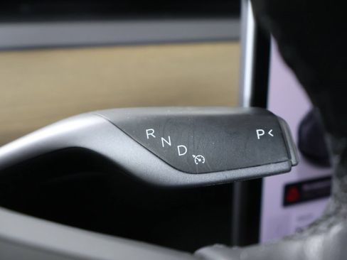 Used 2023 Tesla Model 3 Standard Range image 42