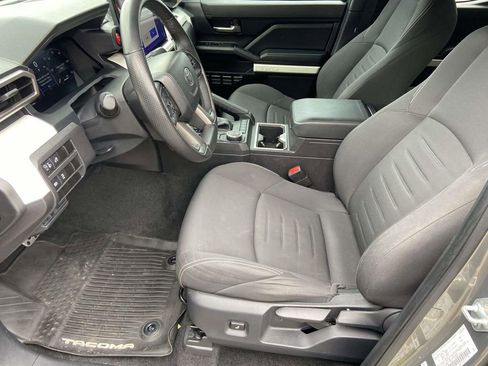 Used 2024 Toyota Tacoma TRD Sport image 13