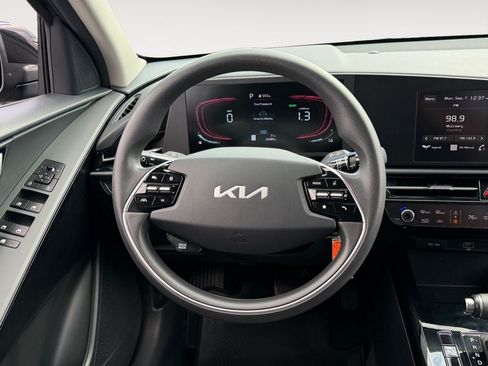 Used 2025 Kia Niro LX FWD image 13