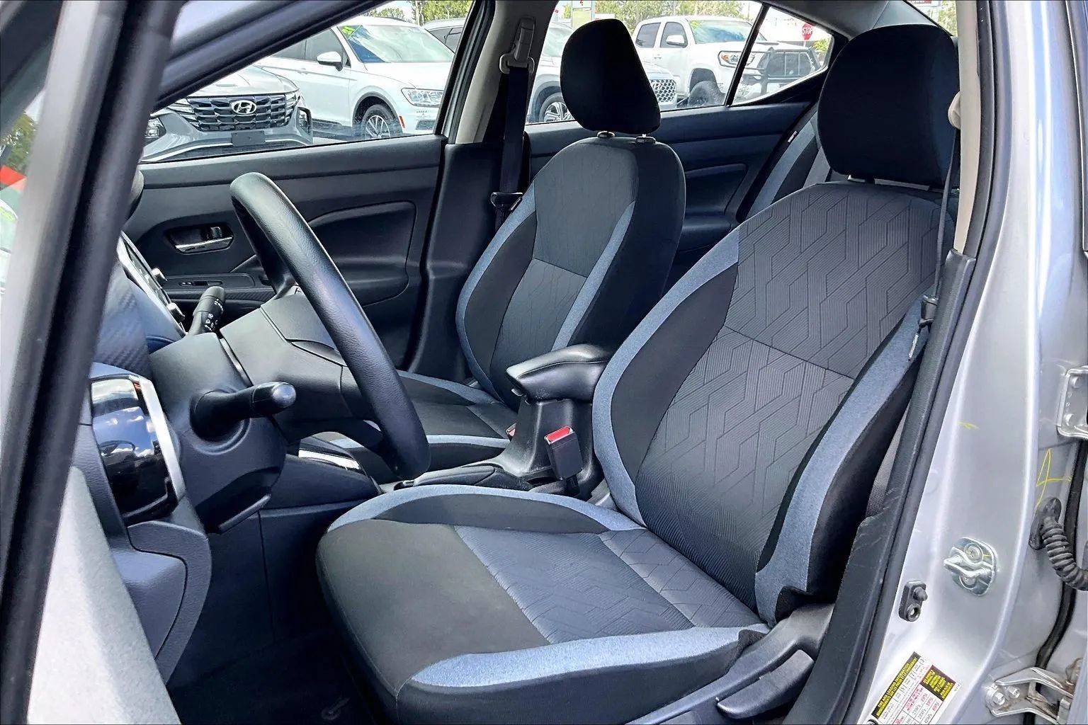 Used 2024 Nissan Versa SV FWD image 5