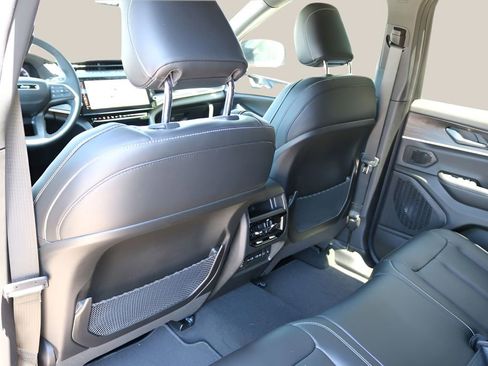 New 2026 Jeep Grand Cherokee Limited AWD/4WD image 15