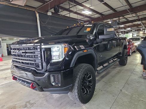 Used 2020 GMC Sierra 2500 AT4 w/ AT4 Premium Package AWD/4WD image 3