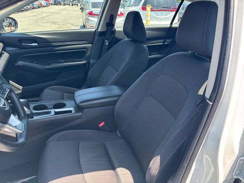 Used 2025 Nissan Altima 2.5 SV FWD image 27