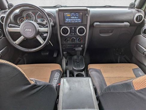 Used 2009 Jeep Wrangler Unlimited Sahara w/ Dual Top Group AWD/4WD image 16