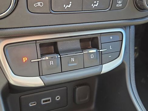 Used 2024 GMC Terrain SLE image 23